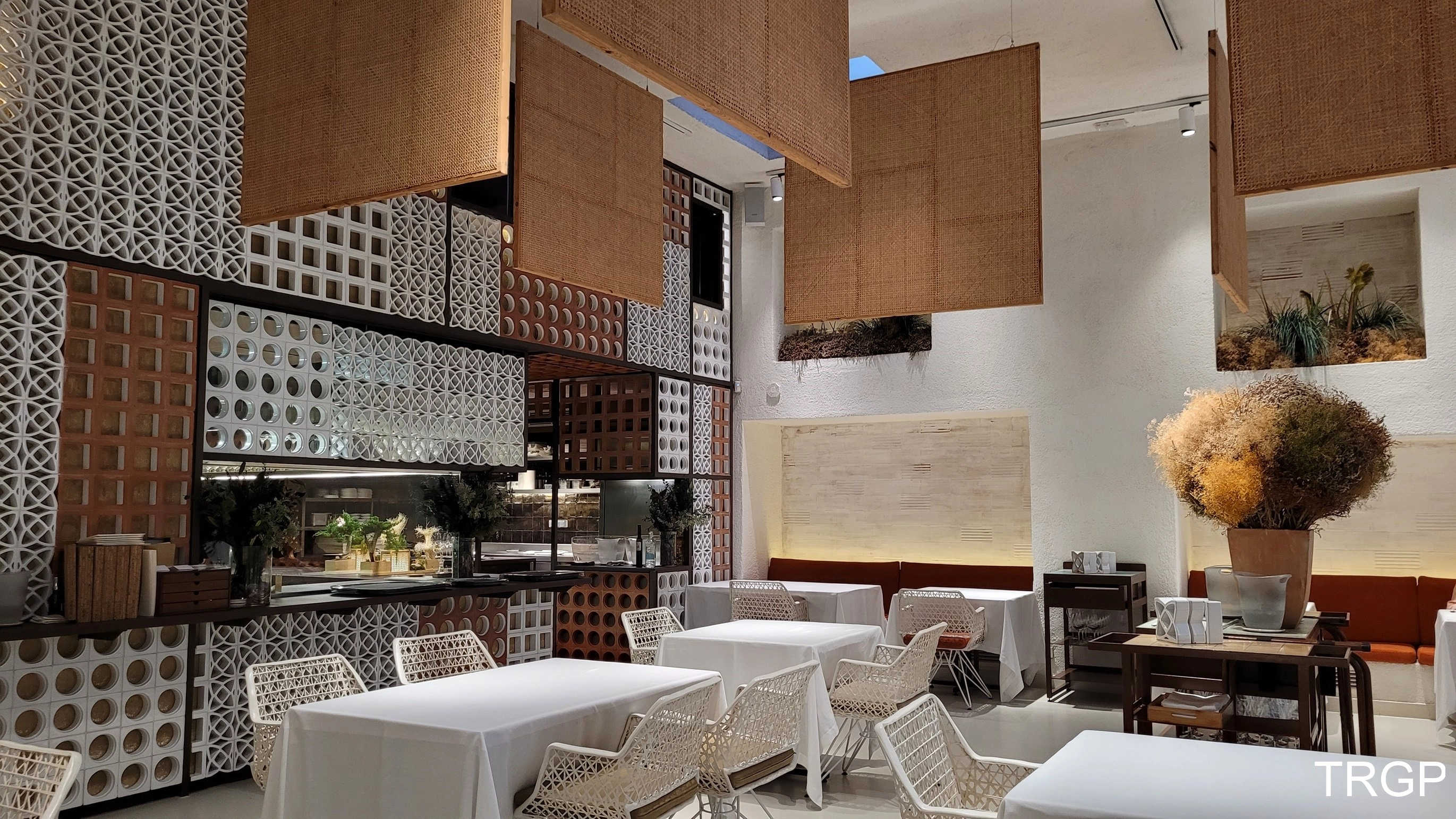 The Ultimate Barcelona Restaurant Guide: Top 10 Best Restaurants 2025 with Locations, Reviews, Prices and Insider Tips