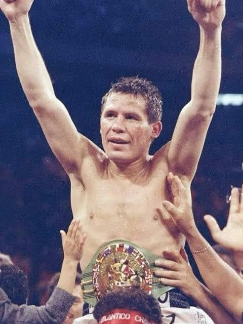 Julio César Chávez: The Complete Biography of Mexico's Greatest Boxing Legend – From Humble Beginnings to 31 World Title Defenses and Eternal Legacy